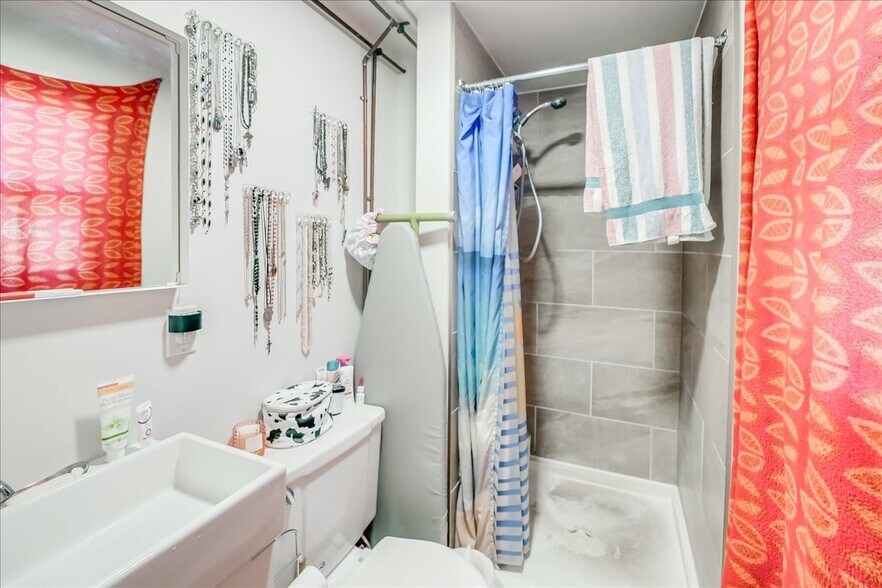 More Photos Of 1406 Fourth Av, Trail Apartments For Sale