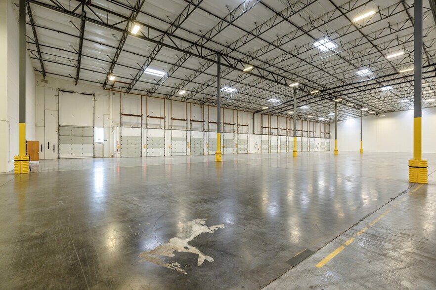 More Photos Of 15750 N Columbia Blvd, Portland Warehouse For Lease