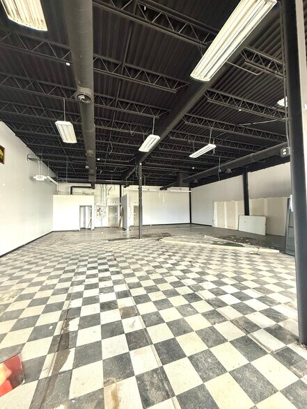 More Photos Of 6532-6546 US Hwy 6, Portage Unknown For Lease