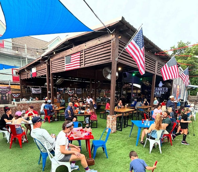 Primary Photo Of 409 Bradford Ave, Kemah General Retail For Lease