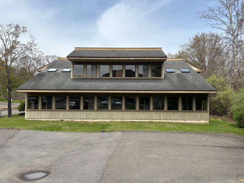 More Photos Of 574 Heritage Rd, Southbury Office For Lease
