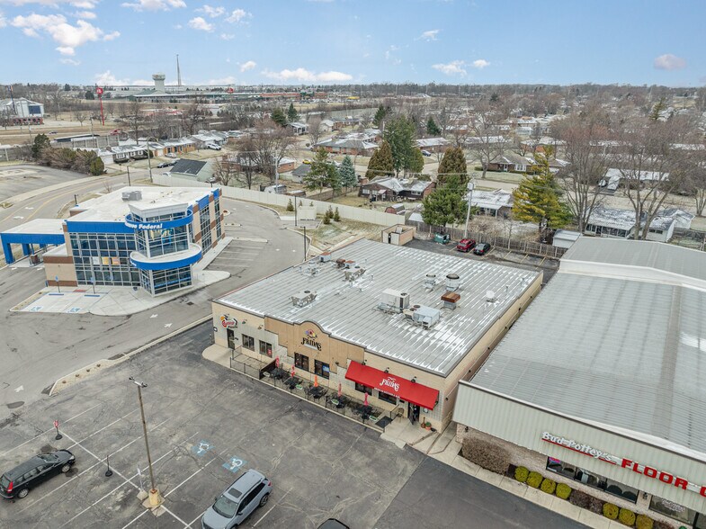 More Photos Of 965-975 W Main St, Tipp City General Retail For Sale