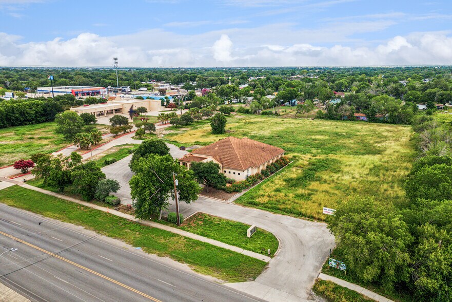 More Photos Of 3030 Rigsby Ave, San Antonio Medical For Sale