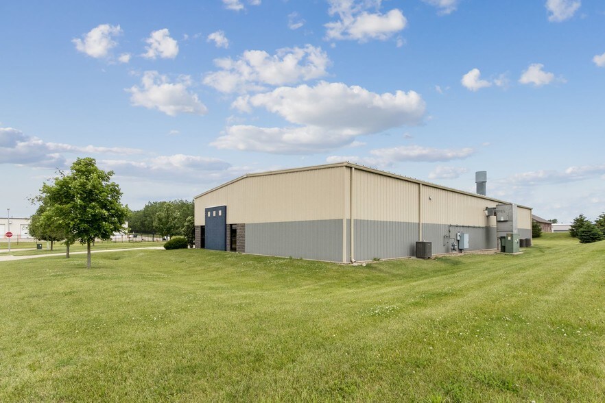 More Photos Of 801 62nd St, Marion Showroom For Sale