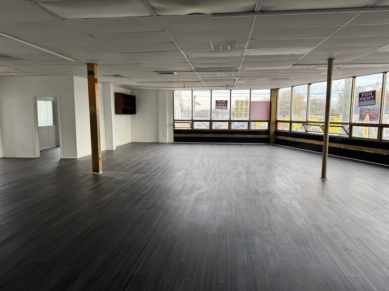More Photos Of 635 Saint George Ave, Roselle Freestanding For Lease