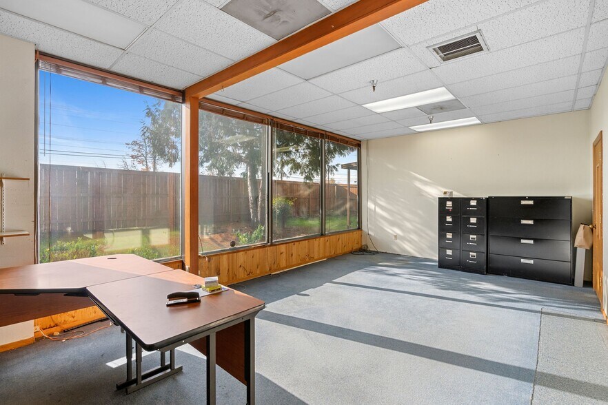 More Photos Of 21615 SW Tualatin Valley Hwy, Beaverton Showroom For Sale