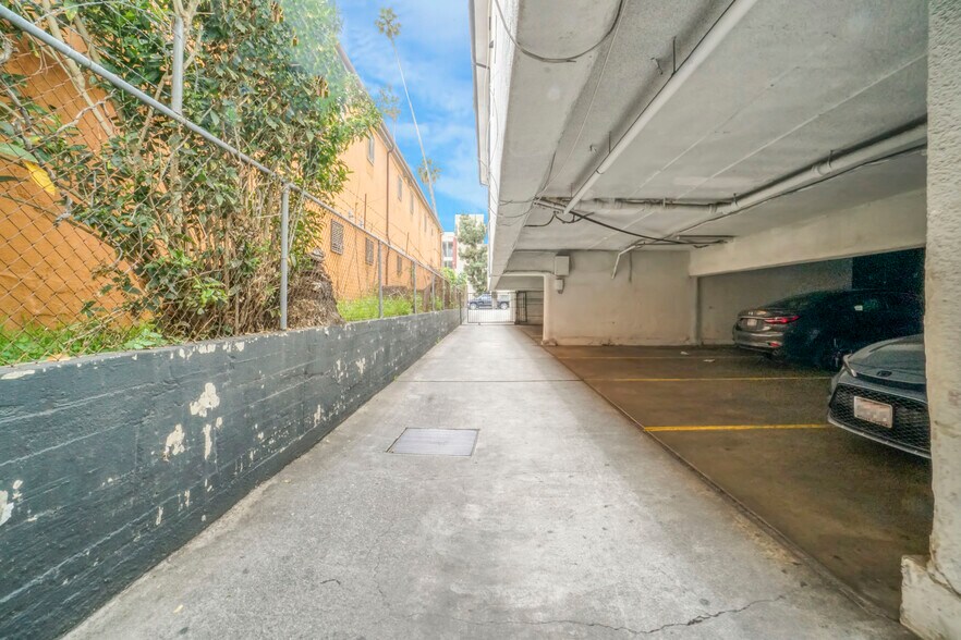 More Photos Of 514 S Mariposa Ave, Los Angeles Apartments For Sale