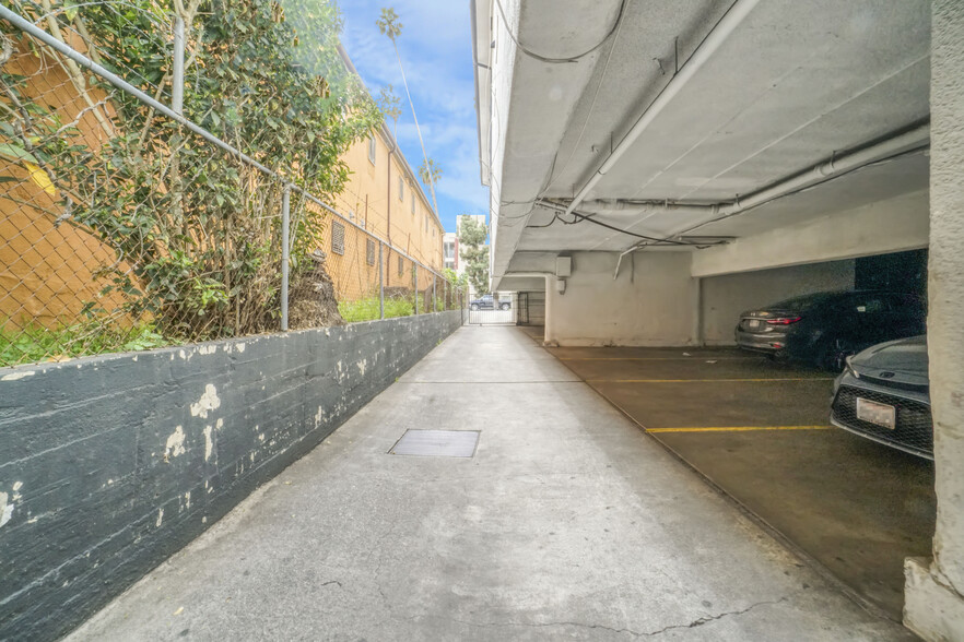 More Photos Of 514 S Mariposa Ave, Los Angeles Apartments For Sale