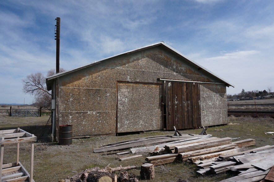 More Photos Of 451 N 11th St, Montague Warehouse For Sale