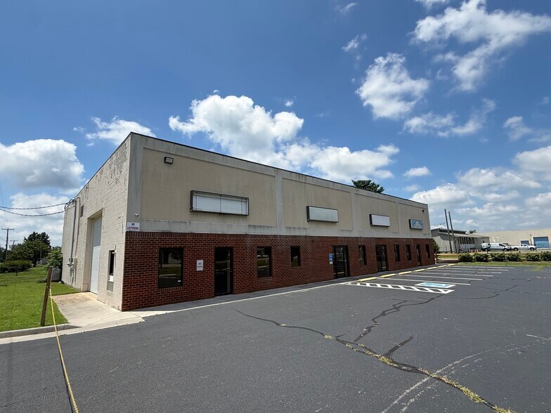Primary Photo Of 123 Maple St, Warsaw Light Distribution For Sale
