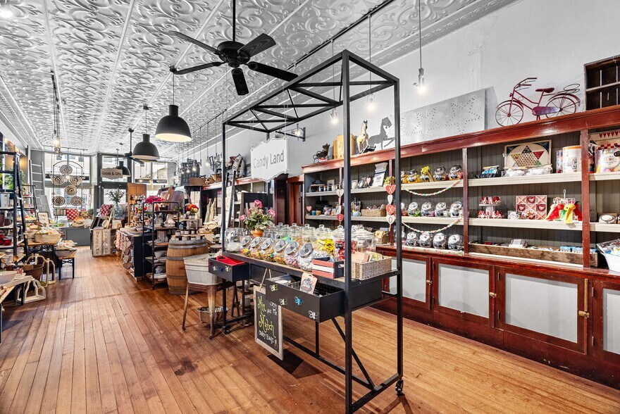 More Photos Of 5595 Walnut St, Augusta Storefront For Sale