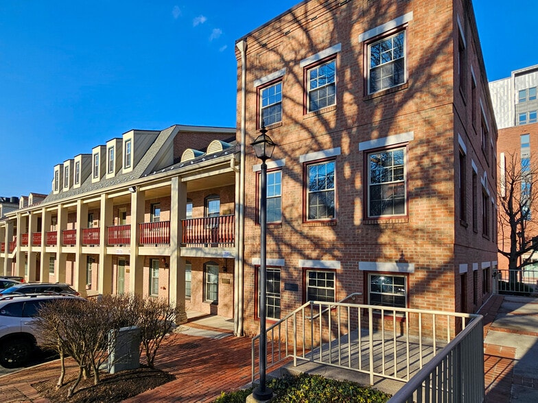 More Photos Of 100-122 E Broad St, Falls Church Office For Sale
