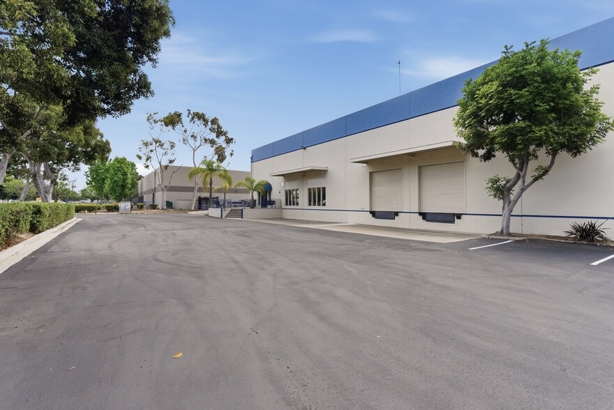 More Photos Of 11700 Monarch St, Garden Grove Warehouse For Sale