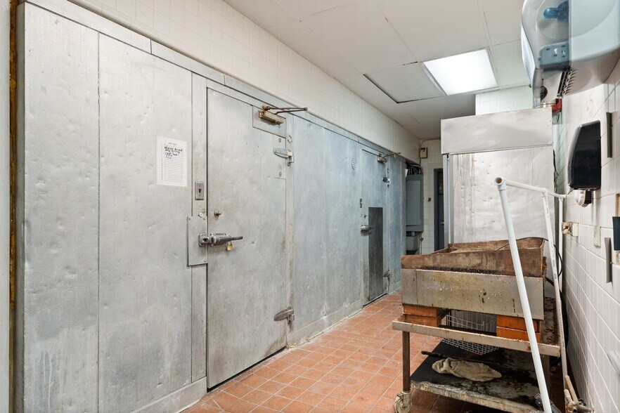 More Photos Of 1530 Cleveland Rd, Sandusky Hotel For Sale