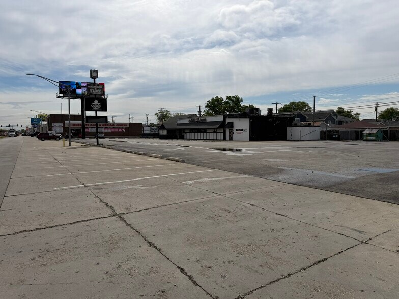 More Photos Of 3600 W North Ave, Stone Park Restaurant For Sale