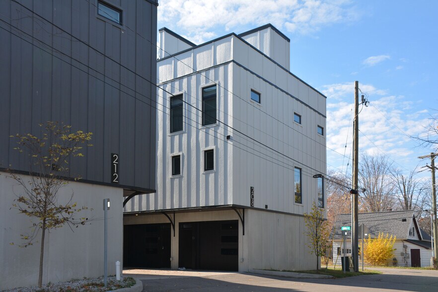 More Photos Of 208 Gillis St, Traverse City Specialty For Sale