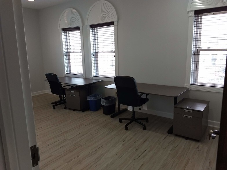 More Photos Of 17-19 Beechwood Rd, Summit General Retail For Sale