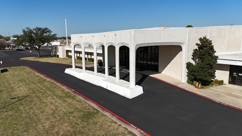 More Photos Of 6801 Meadowbrook Dr, Fort Worth Specialty For Sale