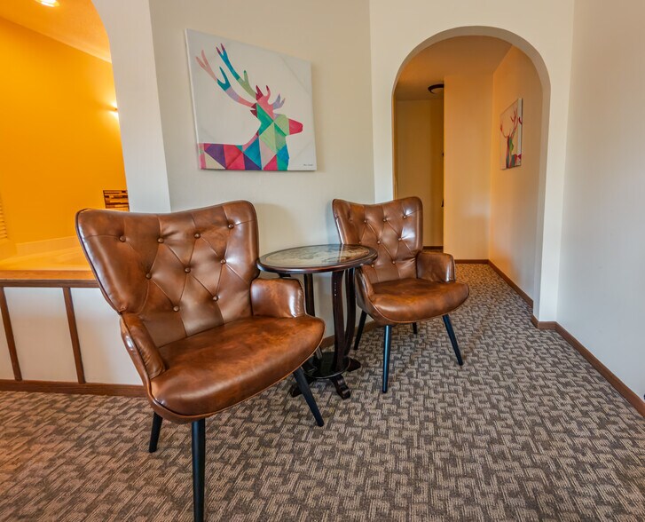 More Photos Of 855 N 5th St, Custer Hotel For Sale
