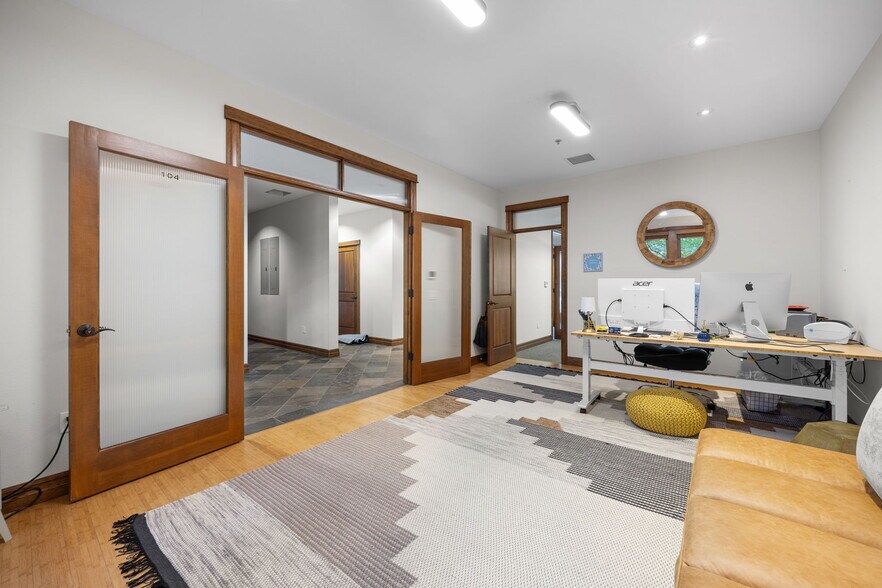 More Photos Of 750 Buckaroo Trl, Sisters Office For Sale