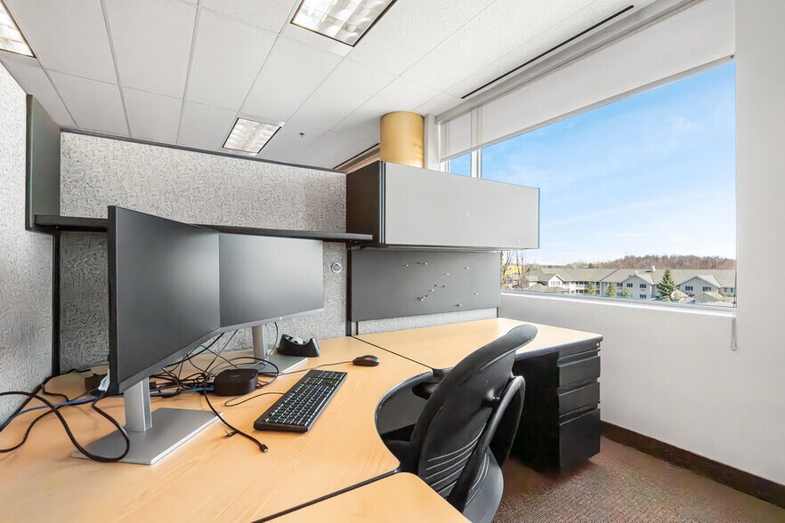 More Photos Of 1 Chrysalis Way, Ottawa Office For Lease