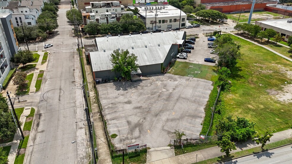More Photos Of 815 Emancipation Ave, Houston Industrial For Sale