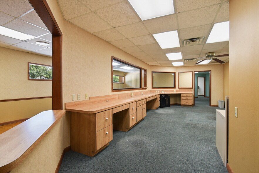 More Photos Of 953 Lane Ave S, Jacksonville Medical For Lease