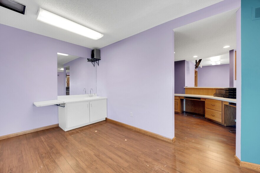 More Photos Of 804 Winchester Dr, Sedalia Medical For Sale