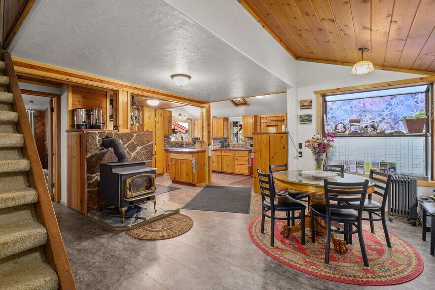 More Photos Of 3305 Dick George Rd, Cave Junction Hospitality For Sale