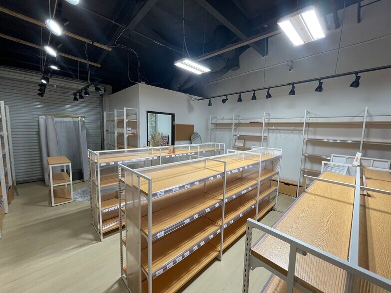 More Photos Of 208 Technology Dr, Irvine Light Distribution For Lease