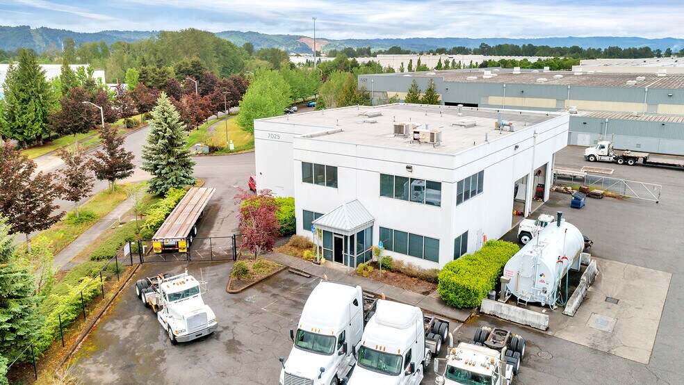 More Photos Of 7025 N Leadbetter Rd, Portland Service For Lease