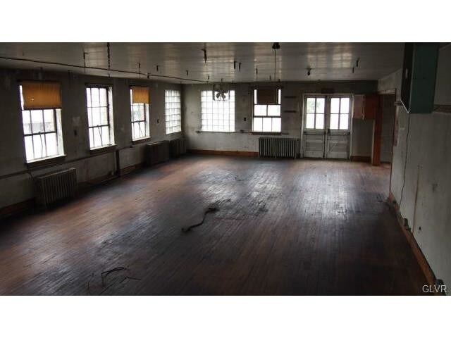 More Photos Of 324-326 Washington St, Walnutport Office For Sale