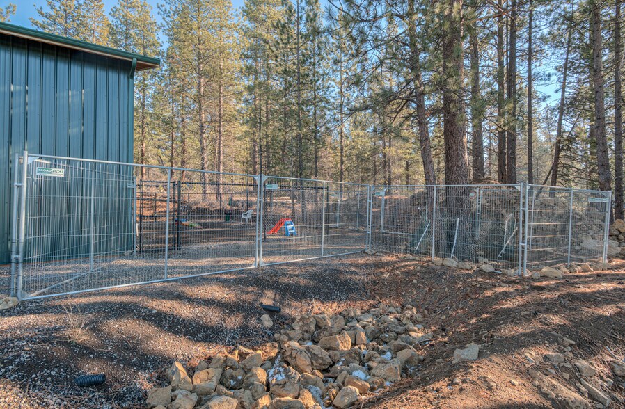 More Photos Of 56870 Enterprise Dr, Sunriver Flex For Sale