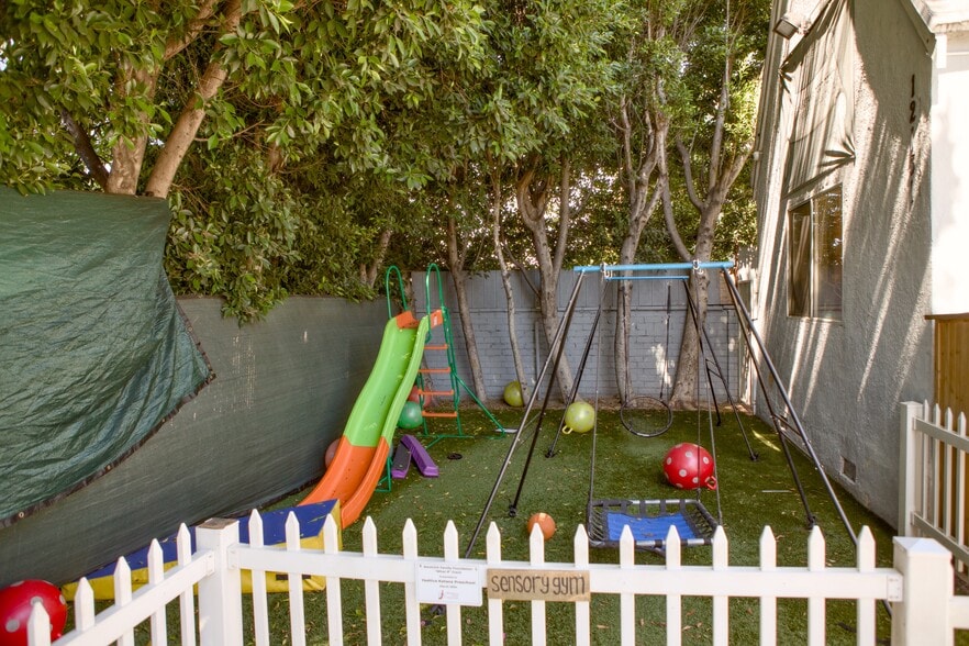 More Photos Of 12131 Burbank Blvd, Valley Village Schools For Sale