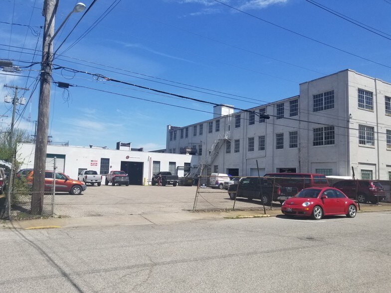 Primary Photo Of 2013 W Iowa St, Evansville Manufacturing For Sale