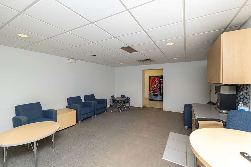 More Photos Of 890 N State Road 14, Harper Auto Dealership For Sale