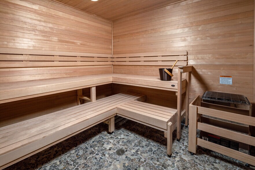 More Photos Of 750 S Oxford Ave, Los Angeles Apartments For Lease