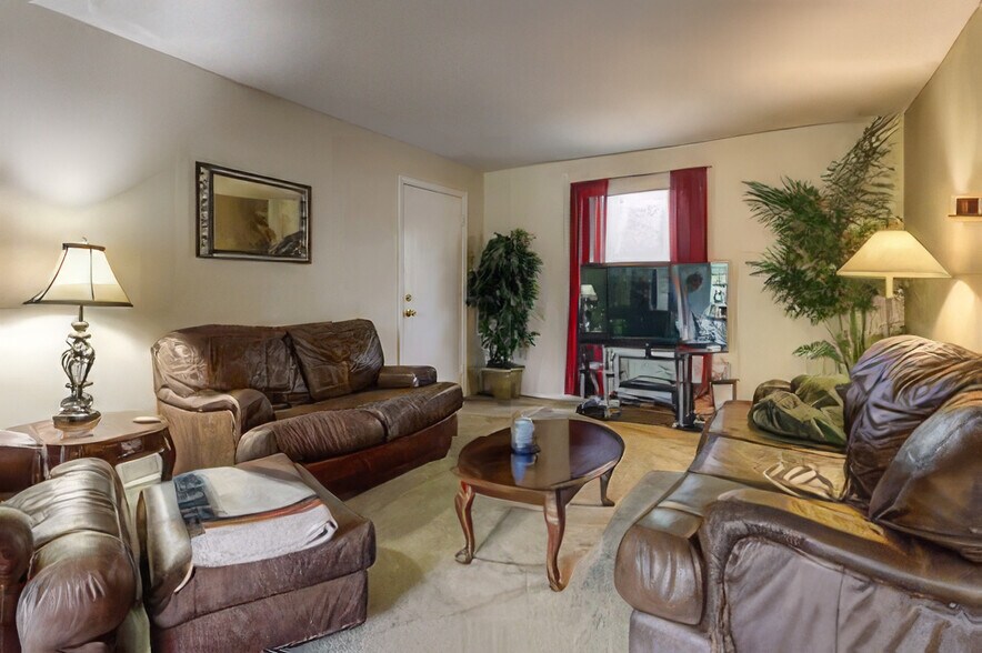 More Photos Of 126 Walton Ferry Rd, Hendersonville Apartments For Sale