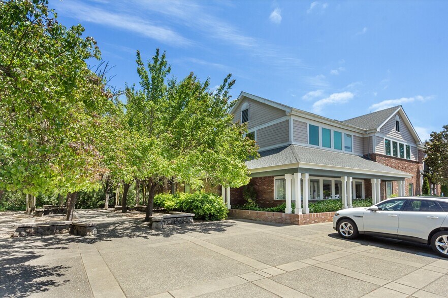 More Photos Of 8911 Lakewood Dr, Windsor Medical For Lease