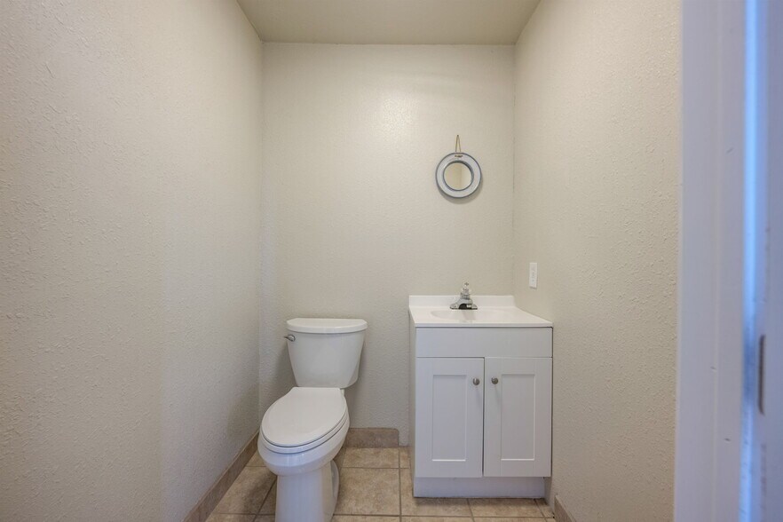 More Photos Of 5701 N Jornada Rd, Las Cruces Service Station For Sale