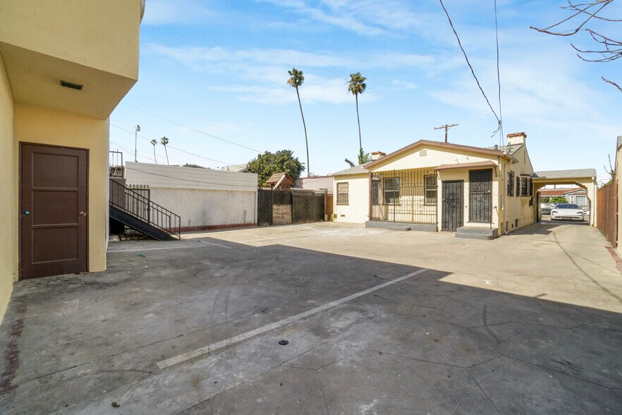 More Photos Of 162 W 65th St, Los Angeles Multifamily For Sale