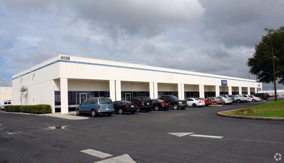 More Photos Of 3025 Silver Star Rd, Orlando Warehouse For Lease