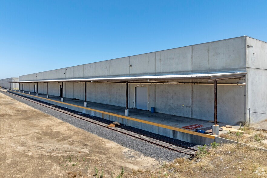 More Photos Of 415 Codoni Ave, Modesto Warehouse For Lease