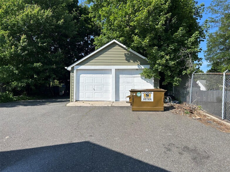 More Photos Of 153 Main St, Kings Park Office For Sale