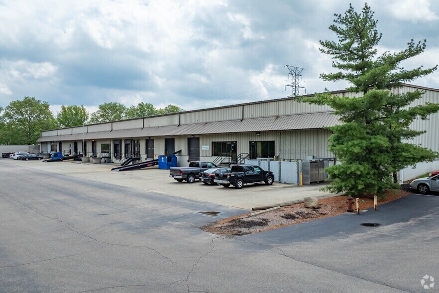 More Photos Of 9877-9893 Crescent Park Dr, West Chester Warehouse For Lease