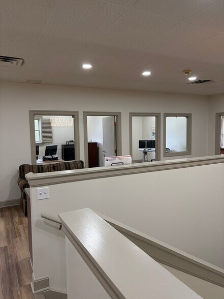 More Photos Of 823 Chickamauga Ave, Rossville Office For Lease