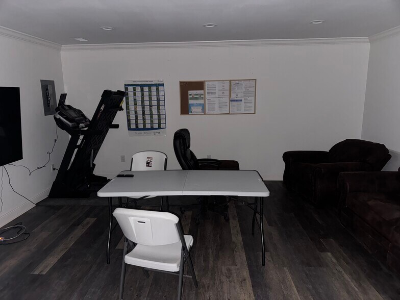 More Photos Of 12483 Dedeaux Rd, Gulfport Office For Sale