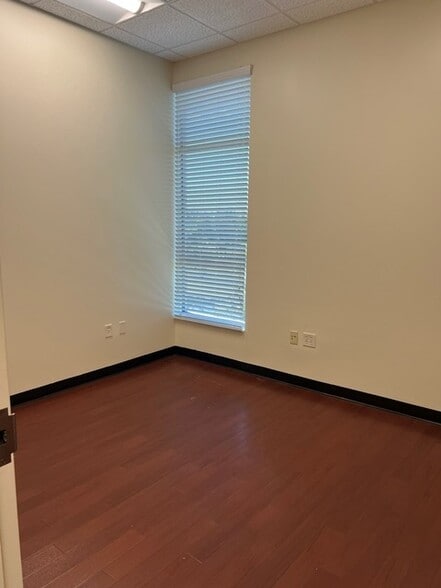 More Photos Of 40107 Highway 27, Davenport Medical For Lease