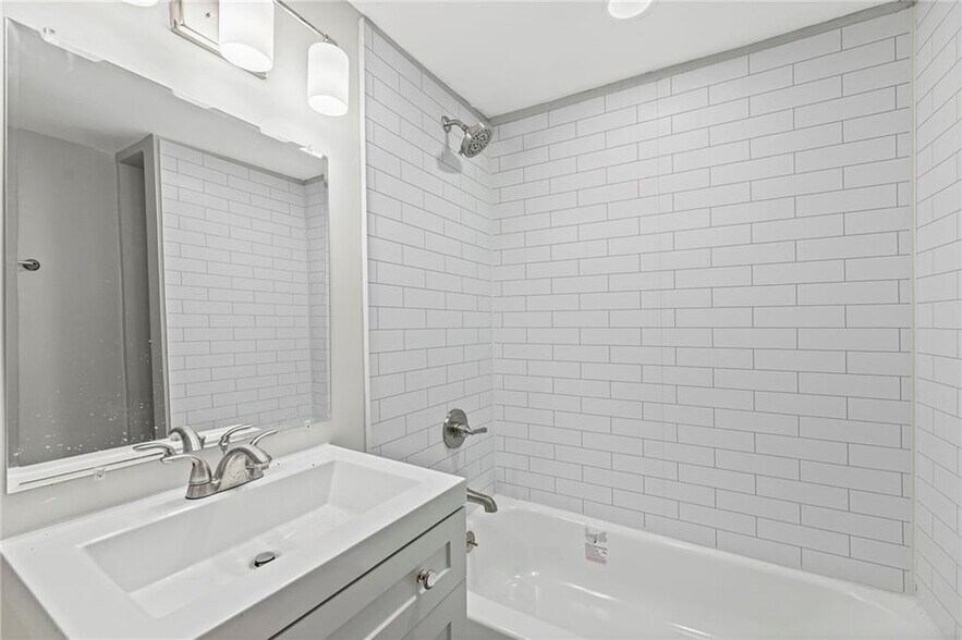 More Photos Of 13120 4th St, Grandview Industrial For Sale