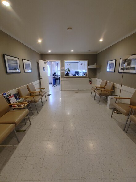 More Photos Of 1842 Noriega St, San Francisco Storefront Retail Office For Lease